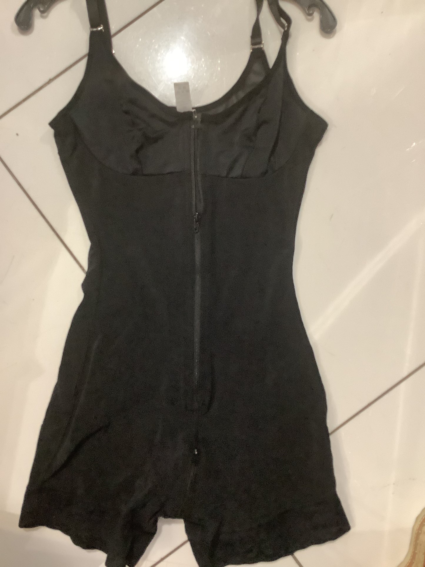 7207 Shapewear brassier & short, front zipper.